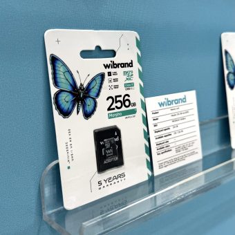 microCDXC Wibrand на 256 GB на полиці магазину